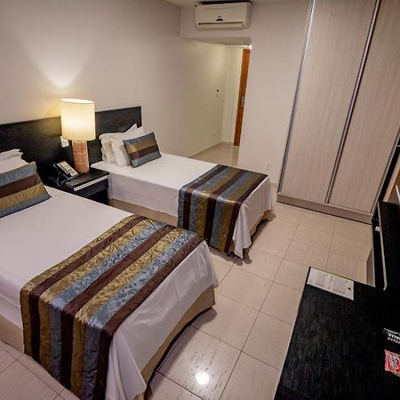 Like Ue Hotel Goiânia Eksteriør billede